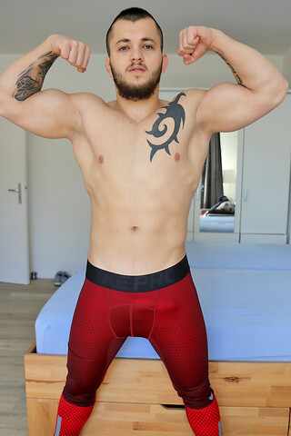 Muscle Mates - Meet our new straight mate David Ivan