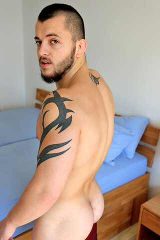 Muscle Mates - Meet our new straight mate David Ivan